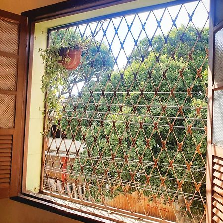 Quarto Casal Com Janela Casa Caramel بيلو هورزونتي المظهر الخارجي الصورة