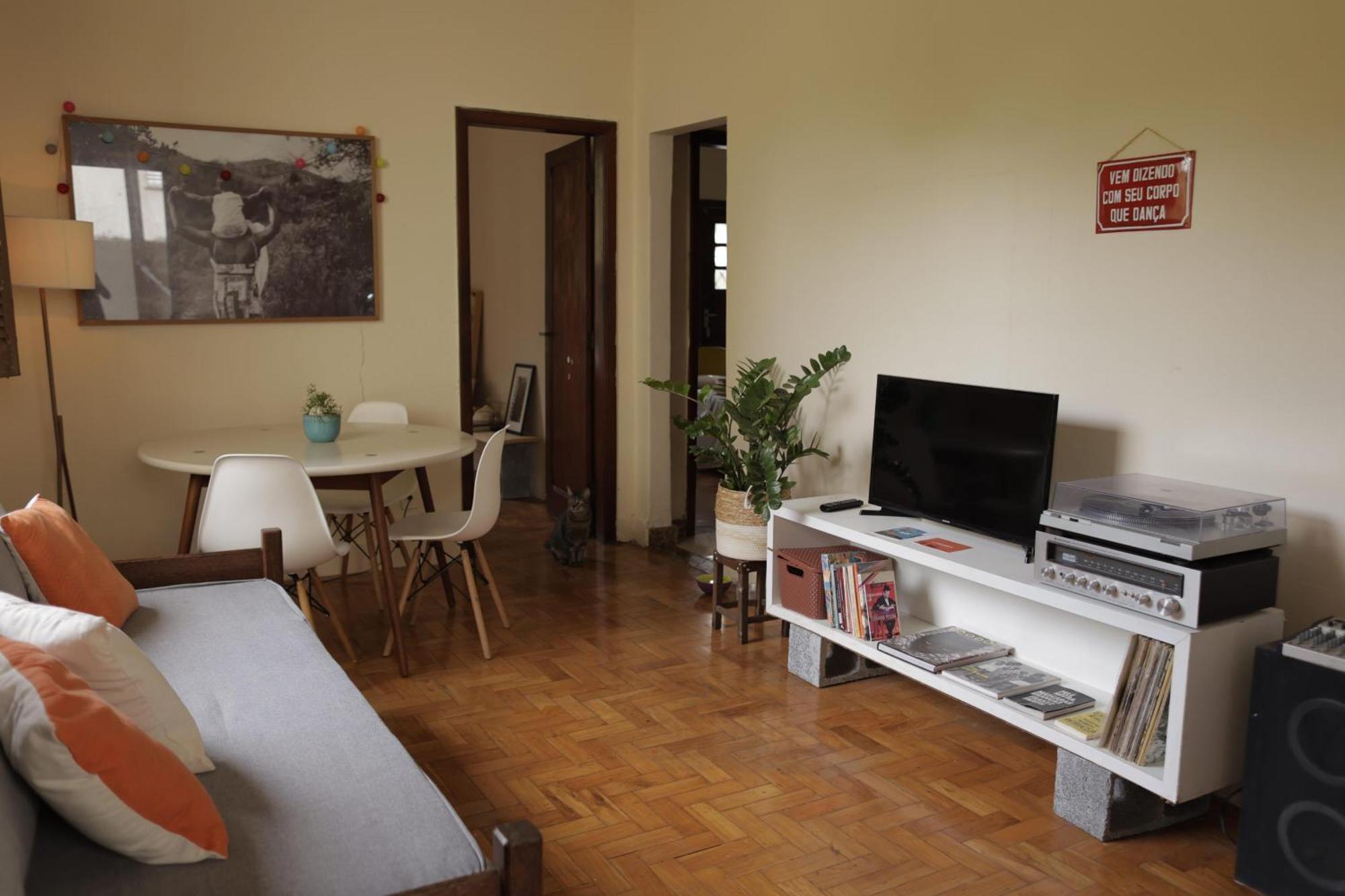 Quarto Casal Com Janela Casa Caramel بيلو هورزونتي المظهر الخارجي الصورة