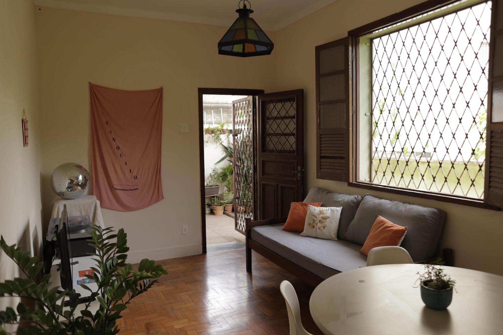 Quarto Casal Com Janela Casa Caramel بيلو هورزونتي المظهر الخارجي الصورة